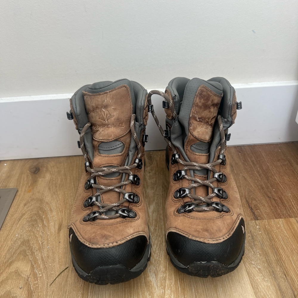 Women’s VASQUE Leather Hiking Hoots